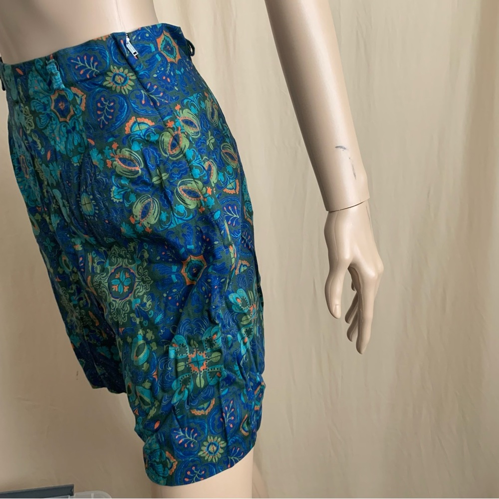 Super cute vintage 60s high rise mod floral tile pattern summer shorts - Picture 2 of 8